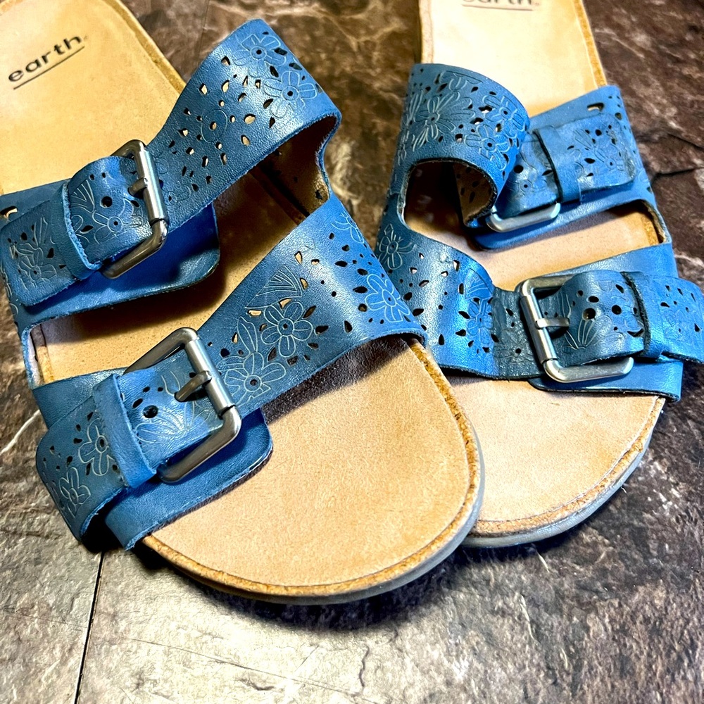 Earth sandals, womens 9.5w.  Blue cut out leather